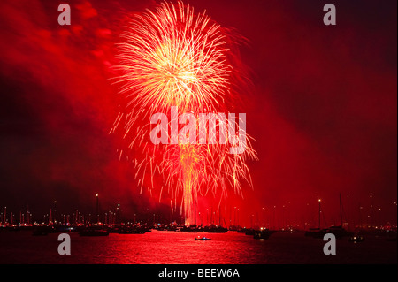 Feuerwerk Nacht bei Cowes Week 2009, Isle Of Wight, England, UK Stockfoto