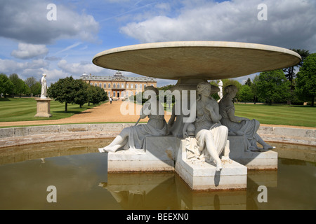 Brunnen Sie, Statue, Wrest Park, verschönerte Gärten England, UK Stockfoto