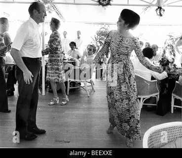 Präsident Ford mit Imelda Marcos tanzen Stockfoto