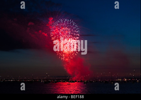 Feuerwerk Nacht bei Cowes Week 2009, Isle Of Wight, England, UK Stockfoto