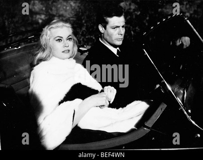 Anita Ekberg und Marcello Mastroianni in einer Szene aus Fellinis Film 1960, "La Dolce Vita." Stockfoto