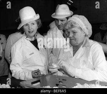 Margaret Thatcher besucht eine Fleischfabrik Torte Stockfoto