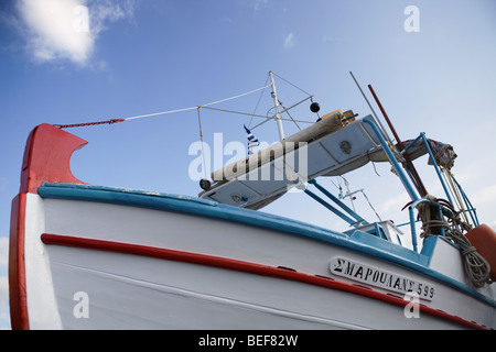 Bunte Fischerboot im Hafen von Pythagorio - samos Stockfoto