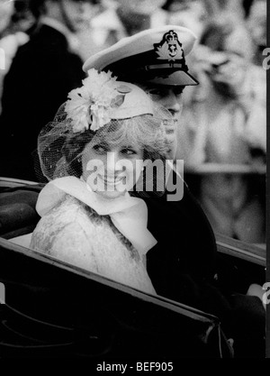 Prinzessin Diana und Prinz Andrew auf Weg nach Trooping die Farbe Stockfoto