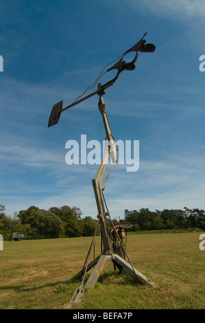 Kinetische Skulptur von Landmaschinen Stockfoto