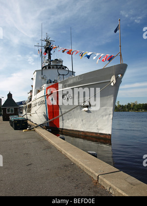 US Coast Guard Cutter Schiff Fleiß am Dock in Cape Fear River militärischen laufende Seeschiff Stockfoto