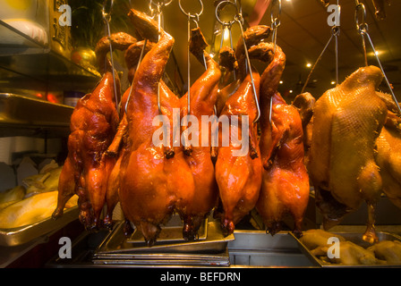 Kalifornien: Chinatown in San Francisco. Braten in Yees Restaurant, Foto Copyright Lee Foster.Photo #: 17-casanf77807. Stockfoto