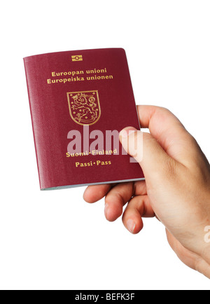 Eine Hand hält einen neue finnische biometrischen Pass Stockfoto