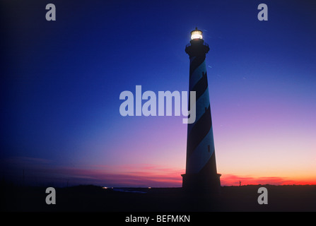 Cape Hatteras Light bei Cape Hatteras National Seashore in North Carolina in der Abenddämmerung Stockfoto