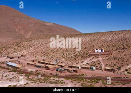 MACHUCA Dorf und Kirche in über 4000 Metern Höhe in der Atacama-Wüste, Chile. Stockfoto