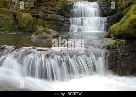 Wasserfall auf dem Afon Sychryd in den Brecon Beacons Stockfoto