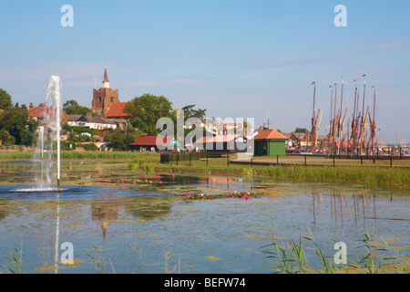 Großbritannien England Essex Maldon Hythe Quay am Wasser See und promenade Stockfoto