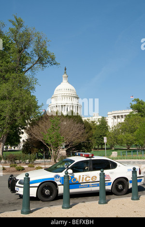 Capitol-Polizeiauto beobachten das Gelände U.S. Capitol in Washington D.C. Stockfoto