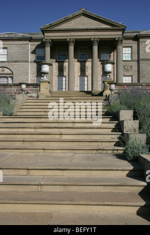 Nachlass von Tatton Park, England. Treppe, die bis ins 18. Jahrhundert entworfen Samuel Wyatt Tatton Park klassizistische Herrenhaus. Stockfoto