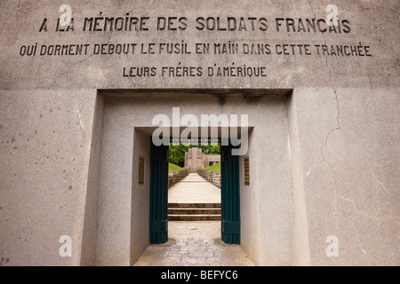 Douaumont Verdun Frankreich "Tranchee des Baionnettes" Bajonett Graben Denkmal für zwölf französische Soldaten getötet in der Schlacht von WW1 Stockfoto