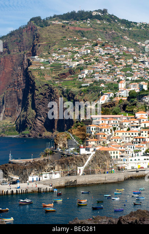 Ansicht von Camara de Lobos, ein Dorf und Hafen auf der Insel Madeira. Stockfoto