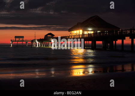 Pier 60 am Clearwater Beach in Florida bei Sonnenuntergang. Stockfoto