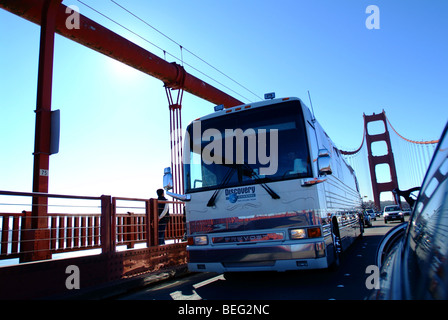 Die Entdeckung Team Bus Richtung Sausalito für den Beginn der Stufe eins der 2007 Tour of California. Stockfoto