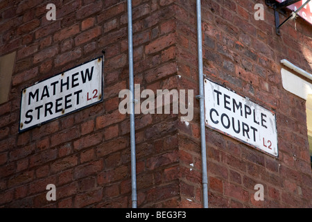 Ecke der Mathew Street und Tempel Gericht in Liverpool Stadtzentrum Geburtsort der Beatles Merseyside England uk Stockfoto