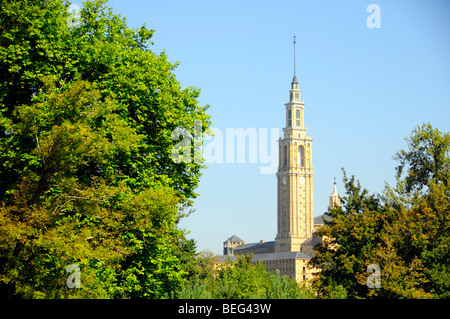 Turm aus dem Laboral Universität von Gijón, Asturien. Stockfoto