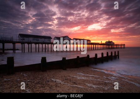 Großbritannien England Ostengland Suffolk Southwold Pier Sonnenaufgang am Morgen Stockfoto