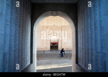 Menin Gate Memorial in Ypern, mit Namen von 54896 Briten, die im Zweiten Weltkrieg starben 1 Schlachten und ohne bekannte Grab. Stockfoto