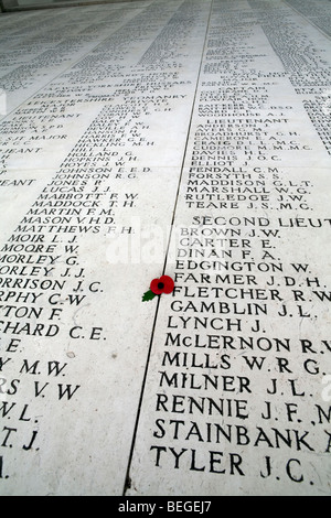 Liste der Namen von gefallenen britischen Soldaten in das Menentor Memorial, mit Namen 54.896 Briten, die im 1. Weltkrieg gestorben Stockfoto