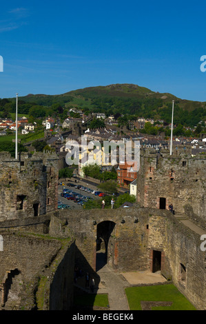 Blick von der Burg mit Blick auf Stadt Conwy, Conwy, Gwynedd, Wales, Vereinigtes Königreich. Stockfoto