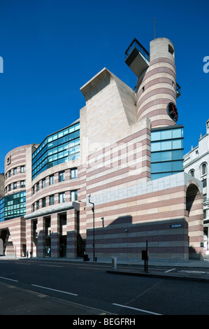 Bürogebäude der postmodernen Stil von James Stirling, 1 Geflügel, London, England, UK Stockfoto