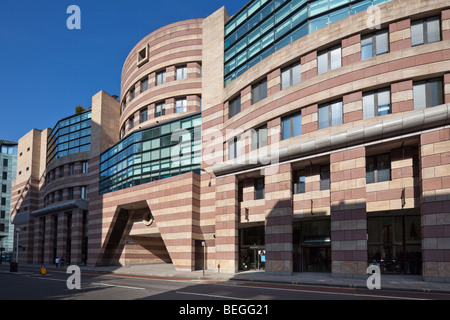 Bürogebäude der postmodernen Stil von James Stirling, 1 Geflügel, London, England, UK Stockfoto