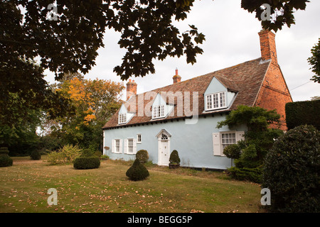 England, Cambridgeshire, Huntingdon, Brampton Dorfanger, Ferienhaus mit Gauben im Dach Stockfoto