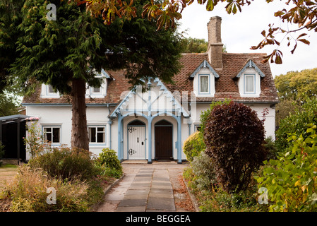 England, Cambridgeshire, Huntingdon, Brampton Dorf ungewöhnliche Doppelhaushälfte Cottages mit Gauben im Dach Stockfoto