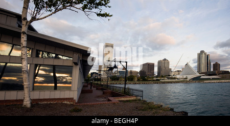 Sonnenaufgang wider in Fenster - Milwaukee, Wisconsin. Stockfoto