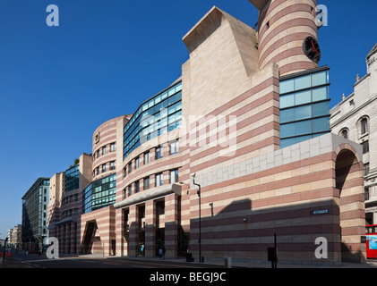 Bürogebäude der postmodernen Stil von James Stirling, 1 Geflügel, London, England, UK Stockfoto