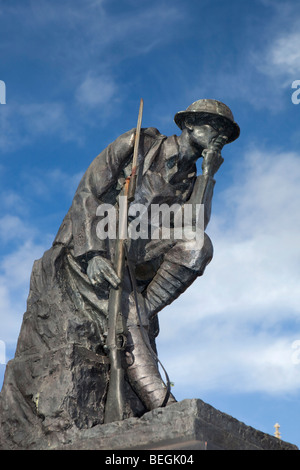 England, Cambridgeshire, Huntingdon, Stadtzentrum, Dame Kathleen Scott denken Soldat War Memorial Stockfoto