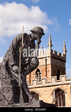 England, Cambridgeshire, Huntingdon, Stadtzentrum, Dame Kathleen Scott denken Soldat War Memorial Stockfoto