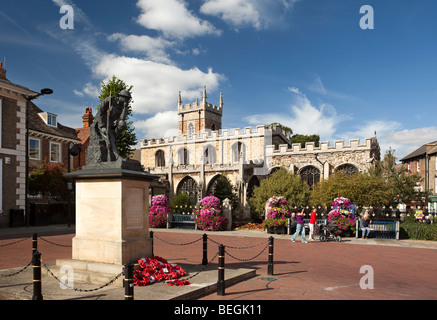 England, Cambridgeshire, Huntingdon, Stadtzentrum, Dame Kathleen Scott denken Soldat War Memorial Stockfoto