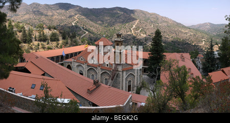 Genähte Panoramafoto des Klosters Macheras, Troodos Gebirge, Zypern, Europa. Stockfoto