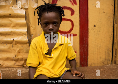 Kind in Freetown, Sierra Leone. Stockfoto