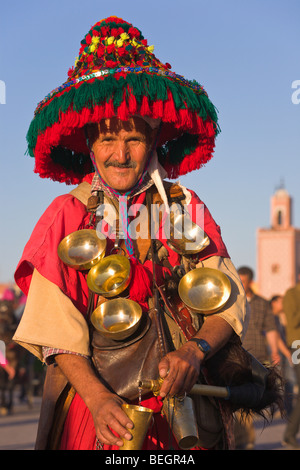 "Wasser-Verkäufer" in Djemma el Fna Platz Marrakesch Marokko Stockfoto