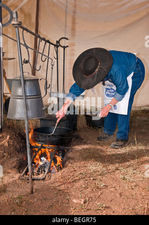 Der Lincoln County Cowboy Symposium und Chuck Wagon Kochwettbewerb findet statt in Ruidoso Downs, New Mexico. Stockfoto