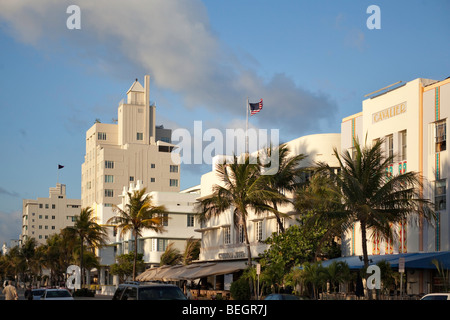 Die Gezeiten, Cardozo und Cavalier Hotels am Ocean Drive in Miami South Beach Stockfoto