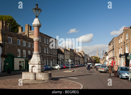 England, Cambridgeshire, St Ives, Broadway, 1897 Königin Victoria Diamond Jubille Pferd Trog Stockfoto