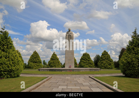 Die kanadische Grübeln Soldat-Denkmal am Vancouver Ecke, St Juliaan, Belgien. Stockfoto