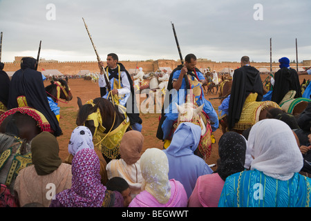 Frauen beobachten Festival Fantasia Meknes Marokko Stockfoto