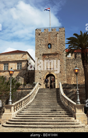 Stufen zum Veliki Revelin Turm Tor, Korcula, Kroatien Stockfoto