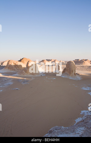 Twilight im White Desert National Park, libysche Wüste, Ägypten Stockfoto