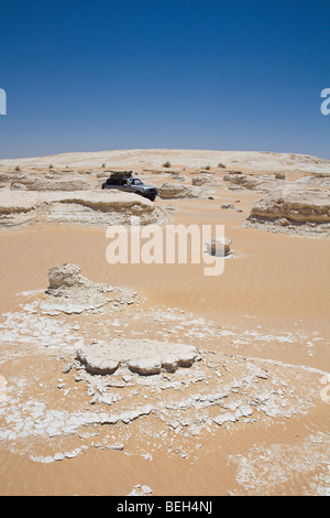 Jeep-Tour im White Desert National Park, libysche Wüste, Ägypten Stockfoto