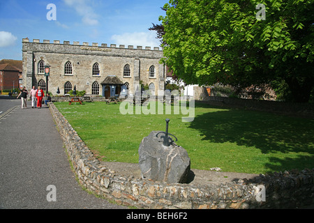 "Excalibur" - das Schwert im Stein - außerhalb der Burg-Museum in Taunton, Somerset, England, UK Stockfoto