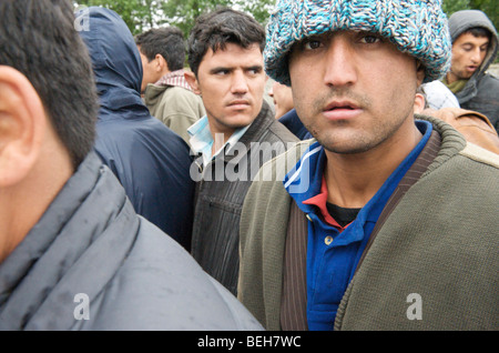 Calais, afghanische Flüchtlinge in der Hoffnung nach Großbritannien zu gelangen Stockfoto